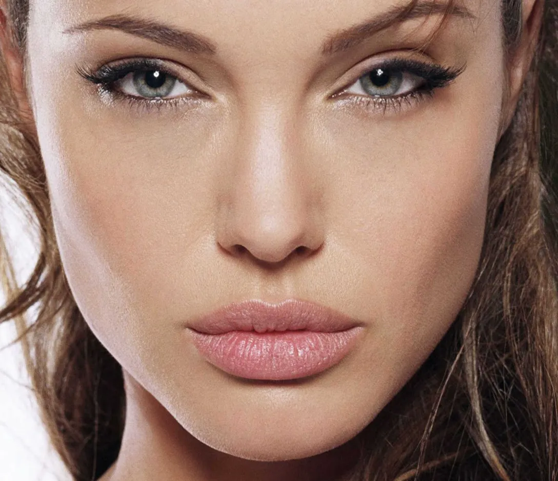 Lip hydration and smoothness